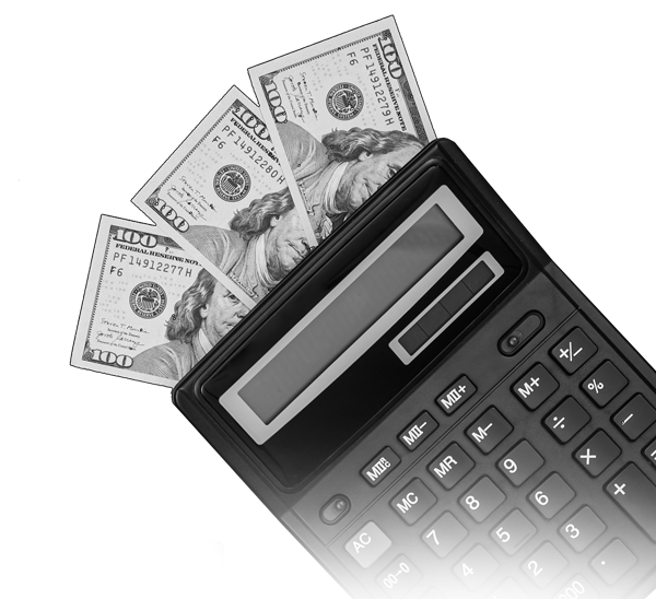 Schwarzer Taschenrechner mit mehreren 100-Dollar-Banknoten, Symbol für Budgetplanung, Kosten und Finanzen.